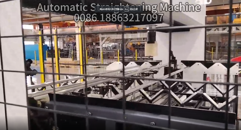 Automatic tubing straightener